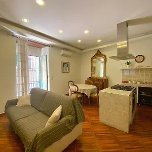 https://trinita-degli-spagnoli-house.hotels-amalfi.com