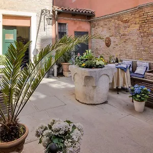 https://ca-della-corte-flats.hotelslidodijesolo.com
